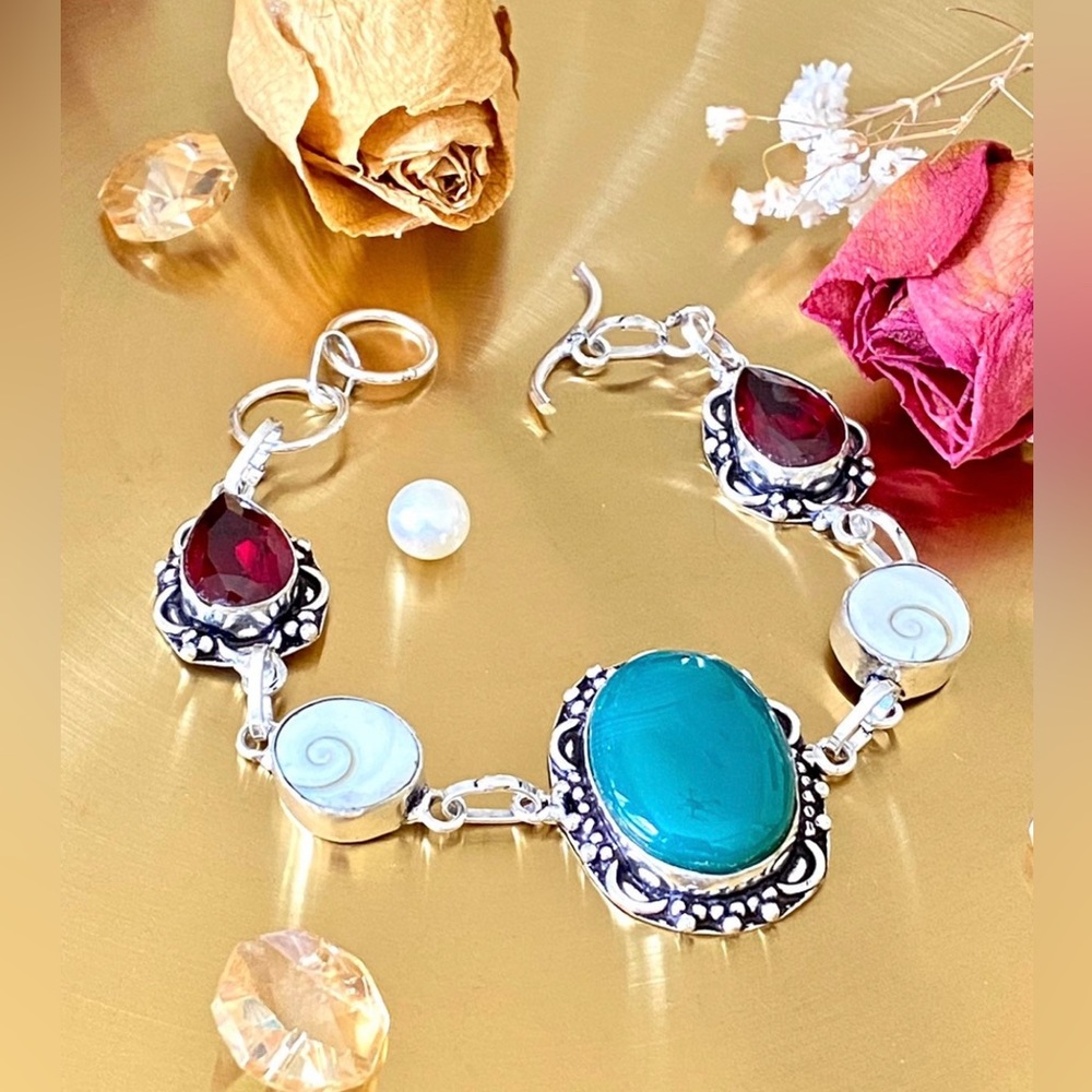 Green Onyx, Shiva Eye Shell And Garnet Handcrafted Bracelet